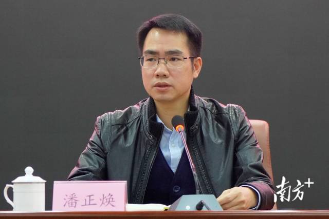 連州市委書記潘正煥提出，要始終切實(shí)把疫情防控當(dāng)作重點(diǎn)工作來抓，嚴(yán)防輸入性風(fēng)險(xiǎn)。張曉欣 攝