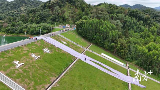 連州市水利局在龍坪鎮(zhèn)上蘭靛水庫舉辦2026年防洪搶險實戰(zhàn)演練。陳科宇 攝