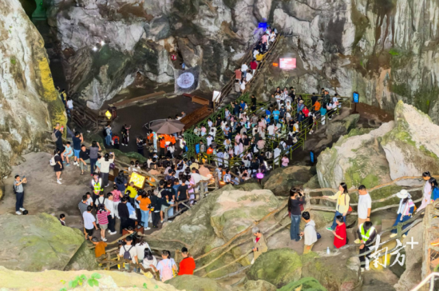 連州地下河假期前兩日累計(jì)接待游客1.22萬人次。連州文旅供圖