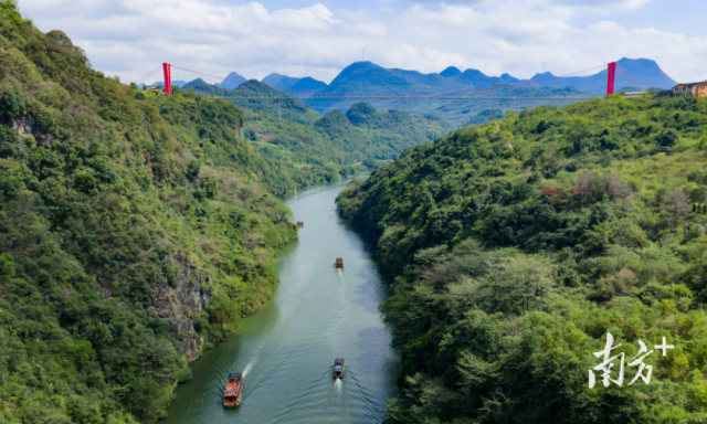 湟川三峽游船往返穿梭。連州文旅供圖