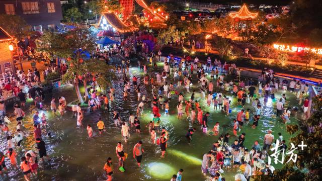國(guó)慶黃金周東陂鎮(zhèn)前江鋪古村景點(diǎn)民宿連續(xù)5天爆滿(mǎn)，最高一天超萬(wàn)人次涌入。