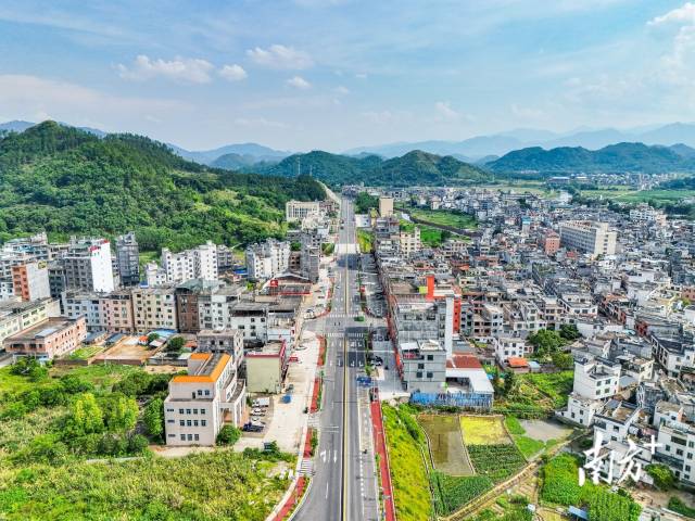 國(guó)道G537沿線風(fēng)貌。