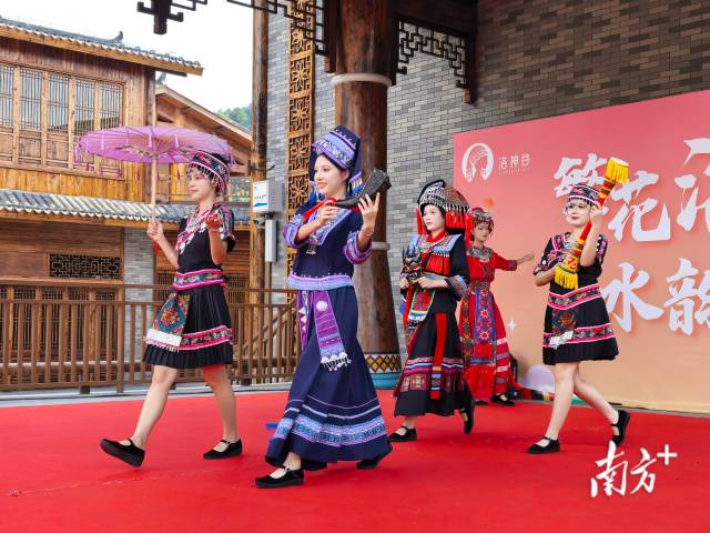 瑤安“洛神谷”民族風(fēng)情表演。