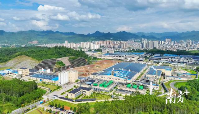 連州堅持把園區(qū)建設(shè)作為工業(yè)強(qiáng)市的先手棋，累計投入35.94億元完善配套設(shè)施。