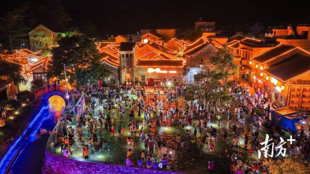 國(guó)慶黃金周，前江鋪日均客流超6000人次。